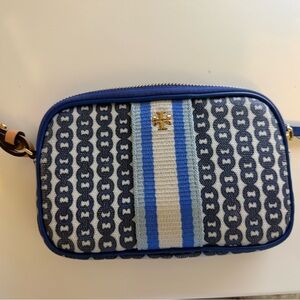 Tory Burch wristlet. Like new. Blue and white.